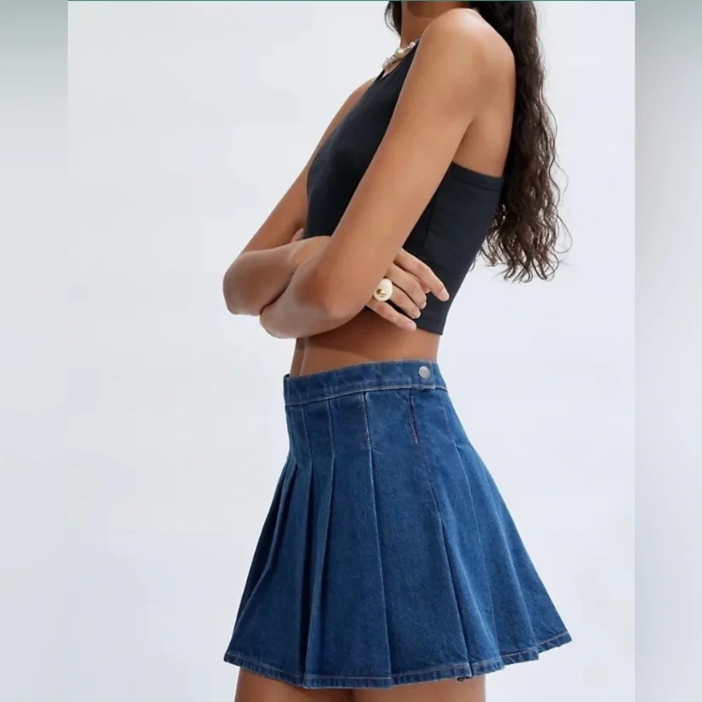 Aritzia Sunday Best “Lennon” Denim Pleated Mini Skirt Size 8 - Picture 2 of 9